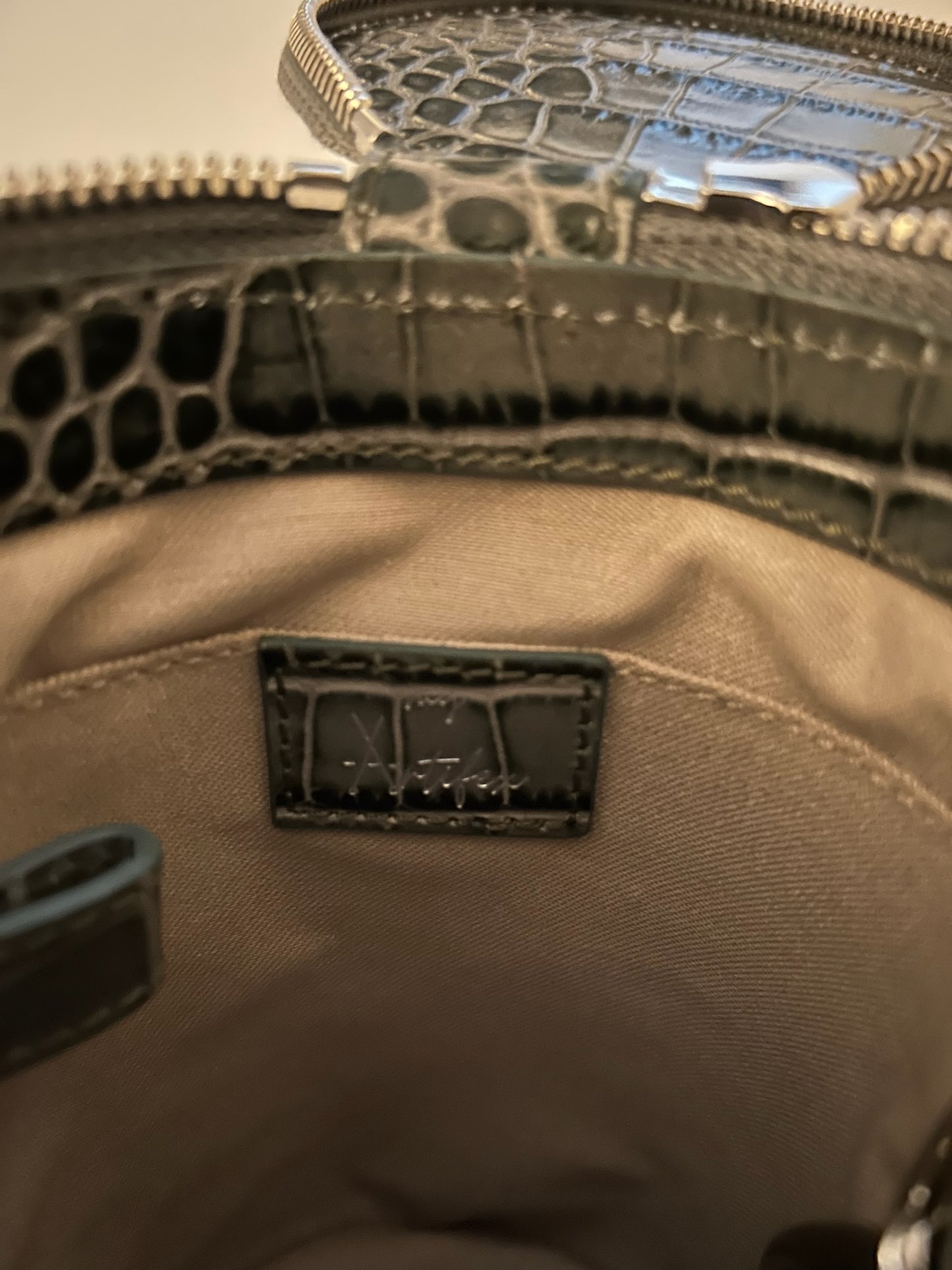 Fex bag
— embossed leather —
— green —