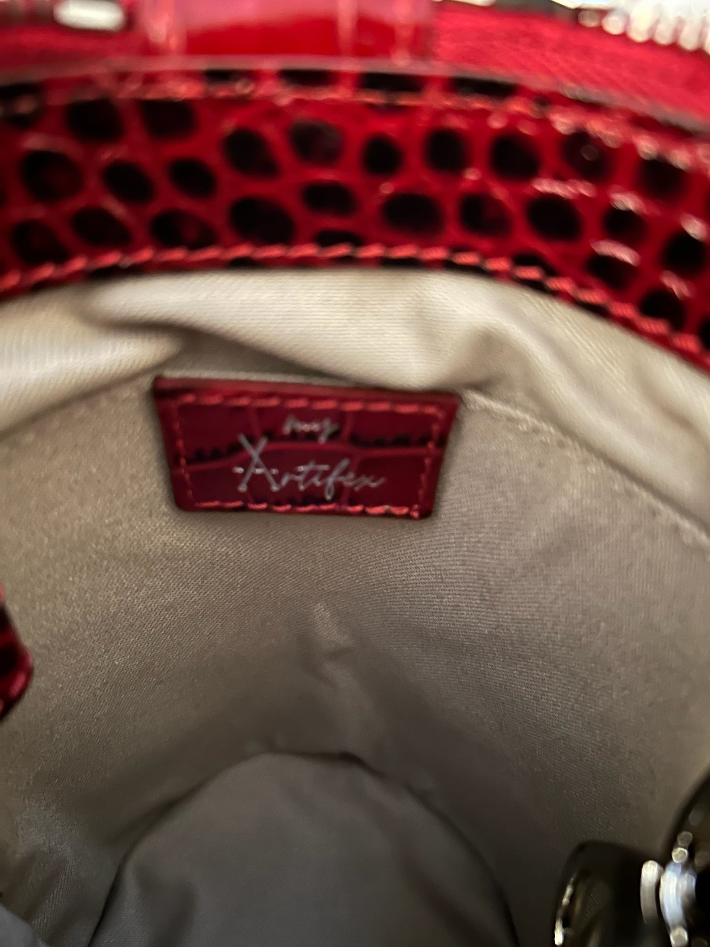 Fex bag
— embossed leather —
— red —