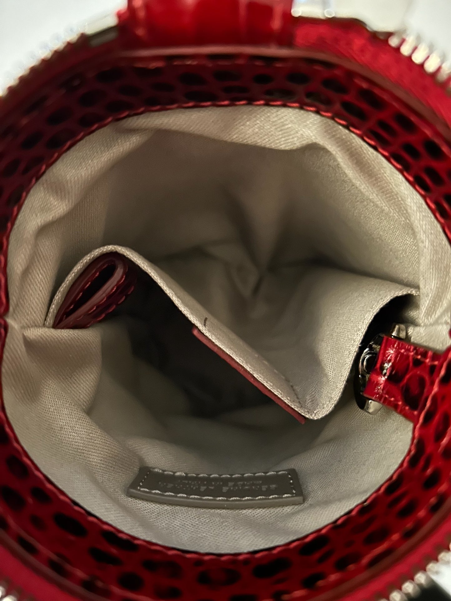 Fex bag
— embossed leather —
— red —