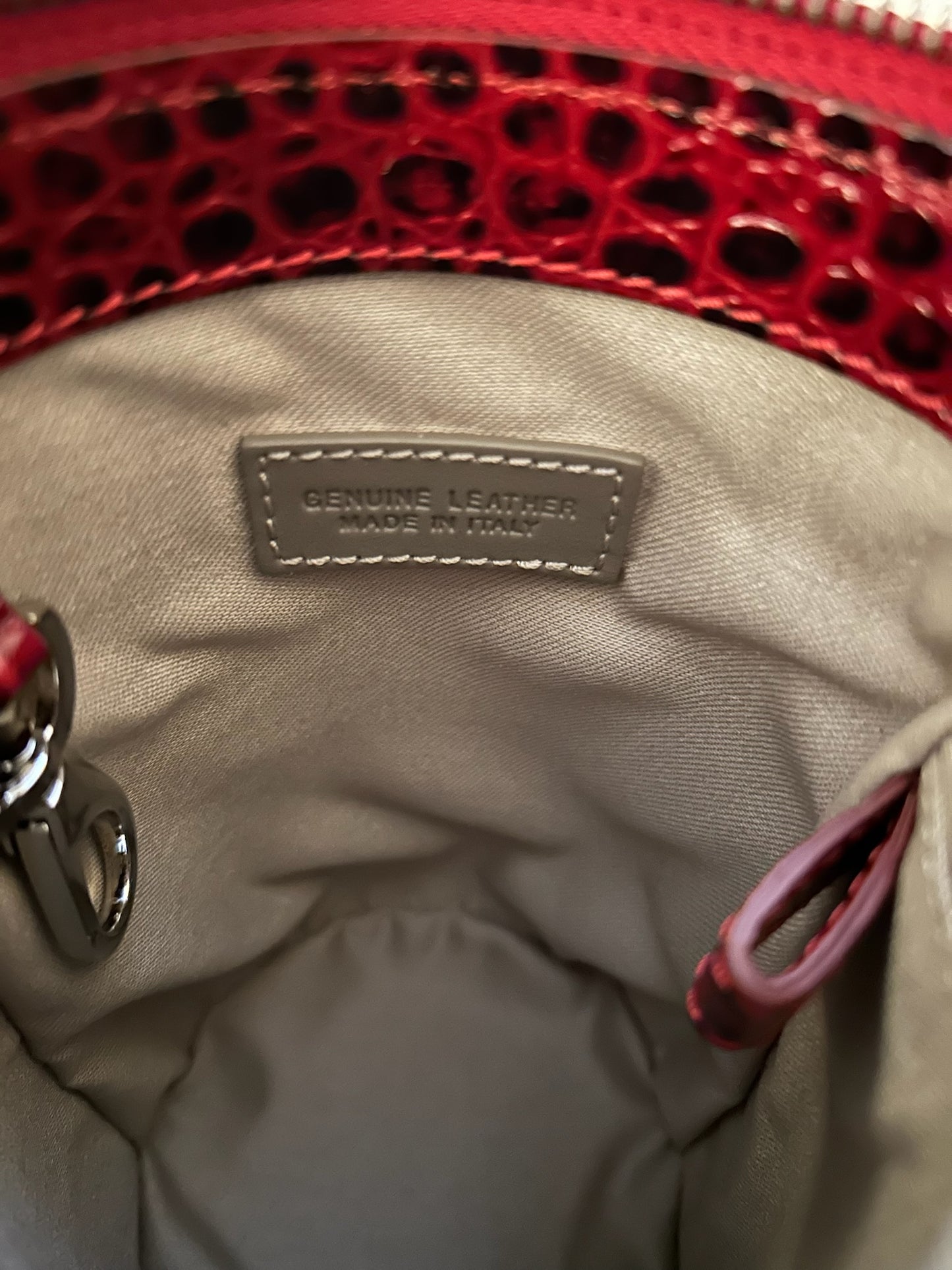 Fex bag
— embossed leather —
— red —
