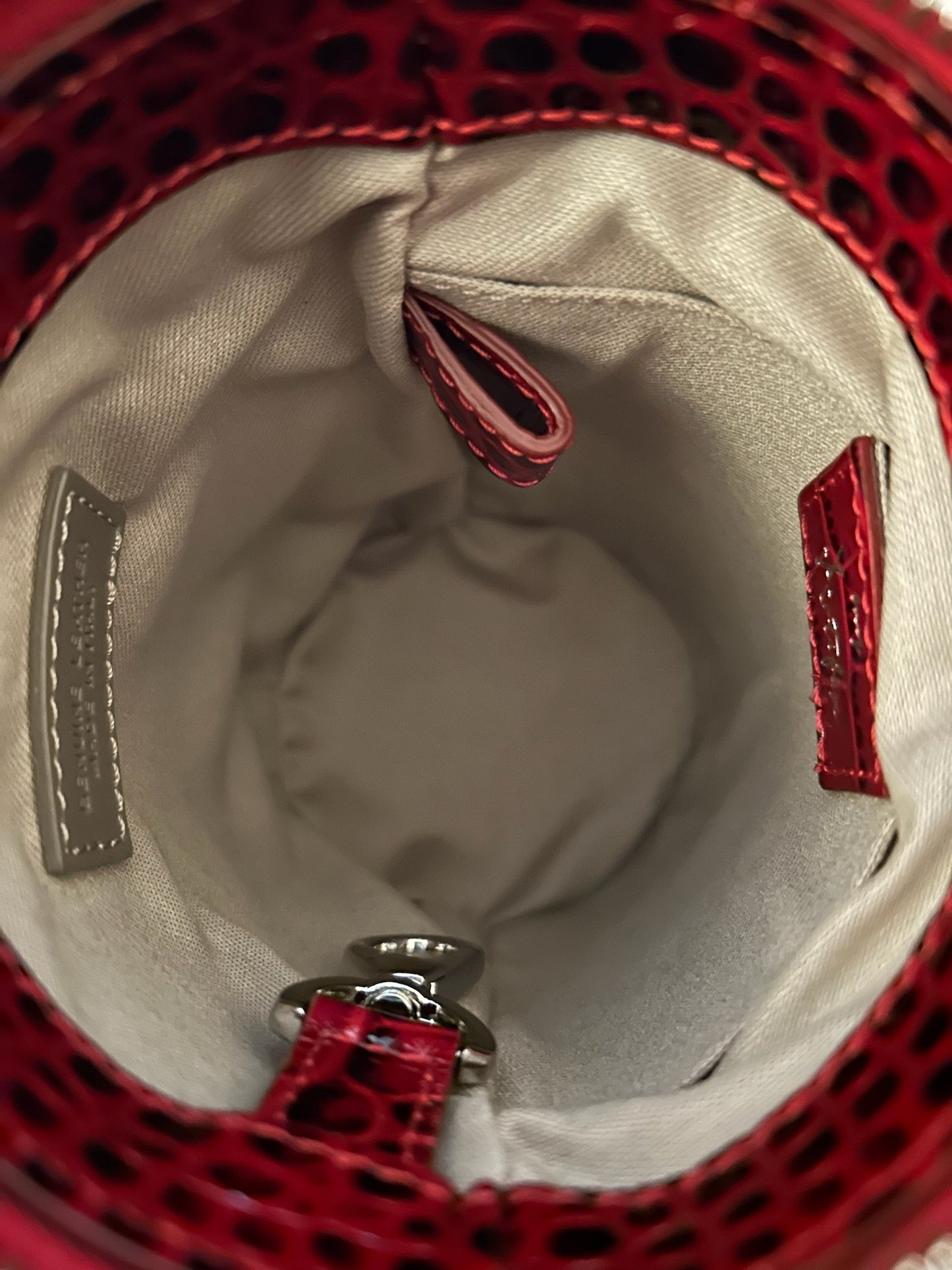 Fex bag
— embossed leather —
— red —