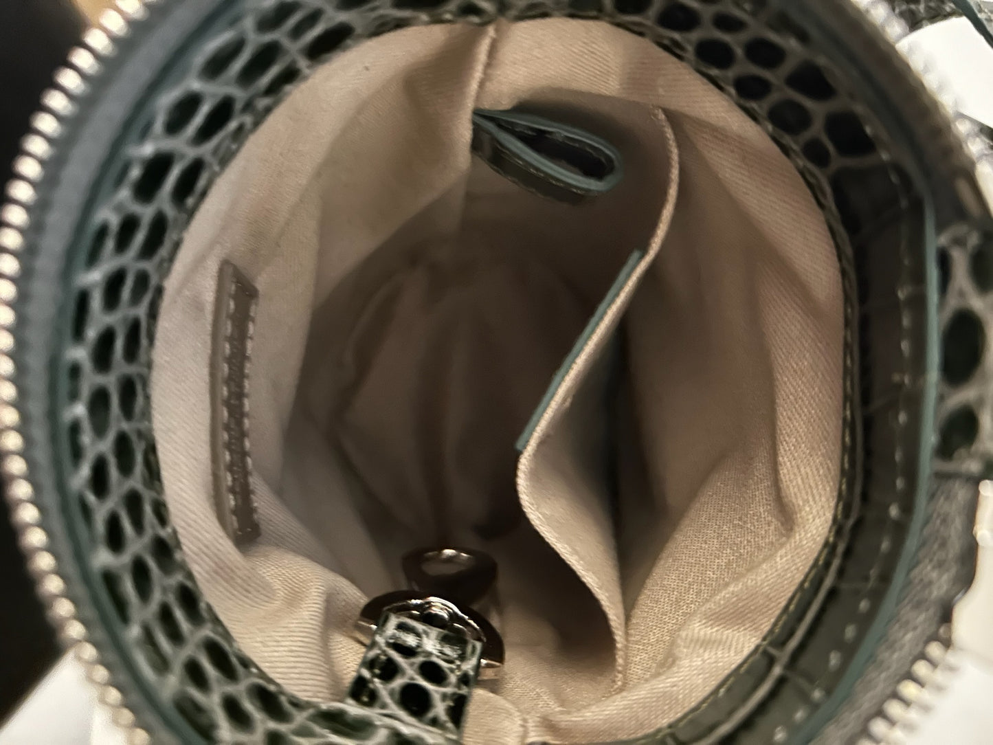 Fex bag
— embossed leather —
— green —