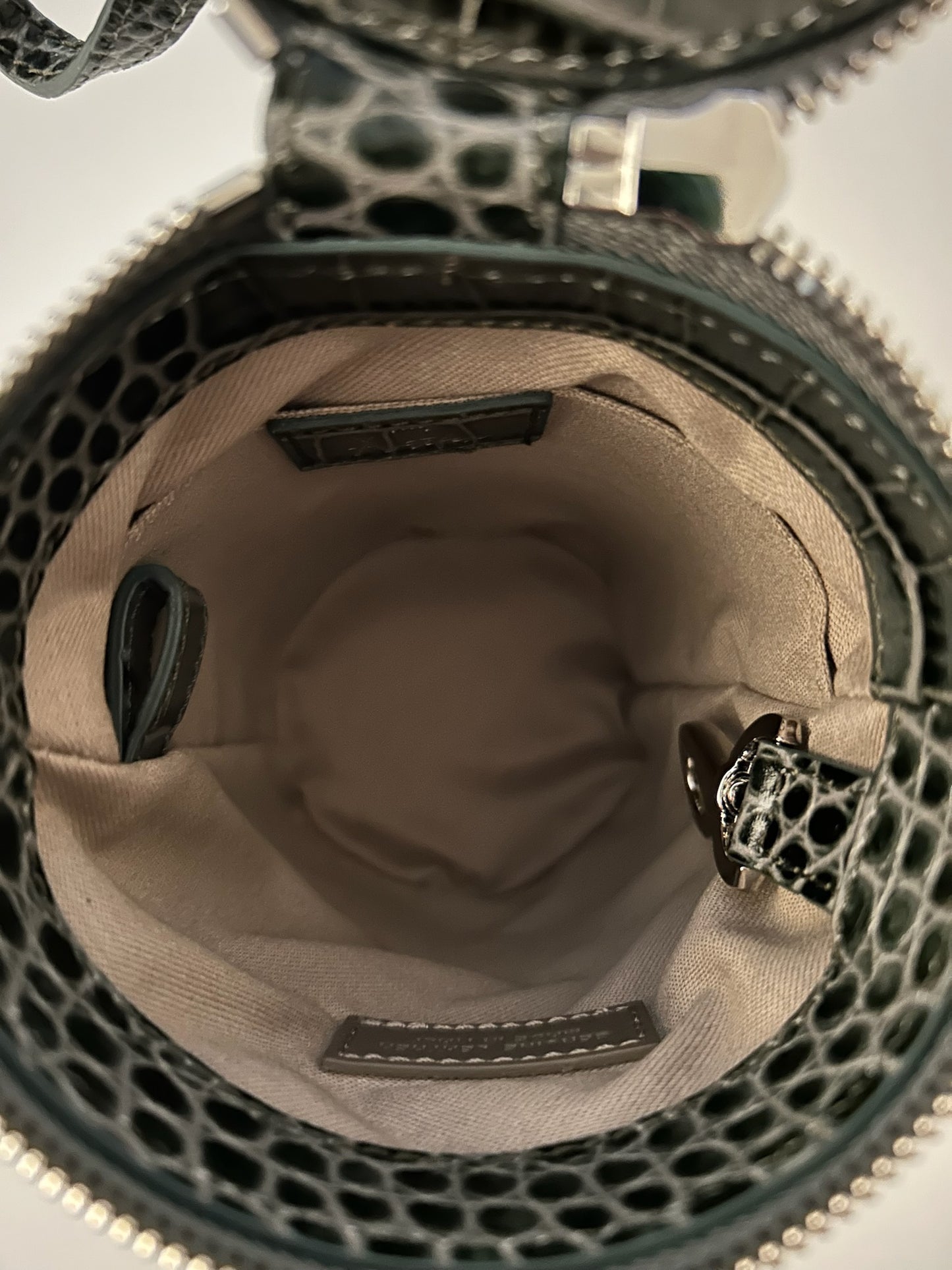 Fex bag
— embossed leather —
— green —