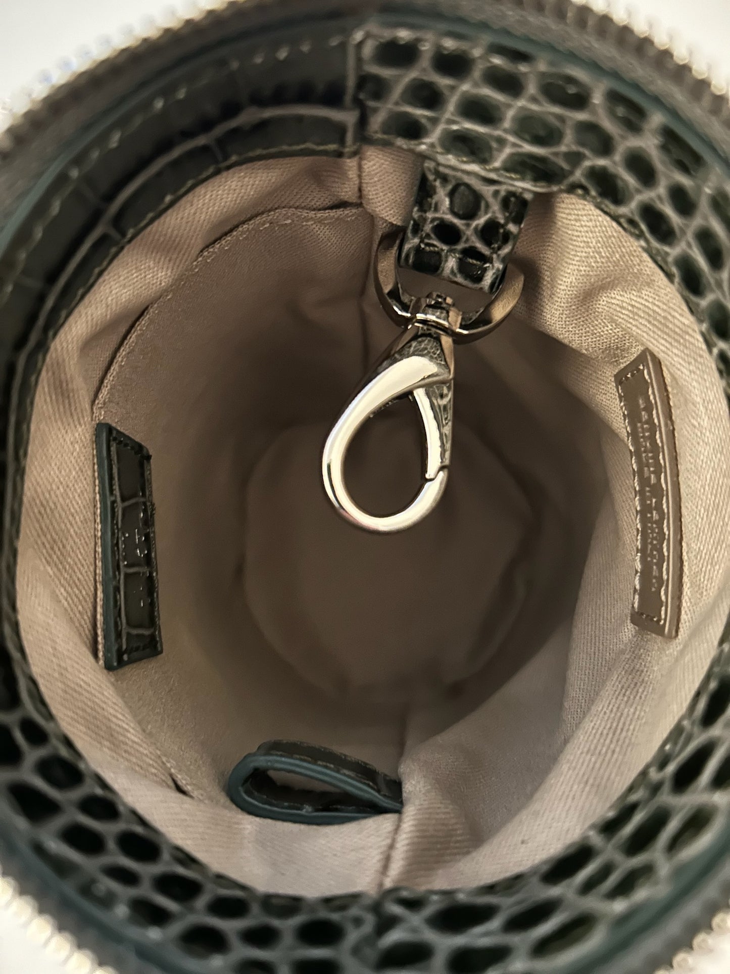 Fex bag
— embossed leather —
— green —