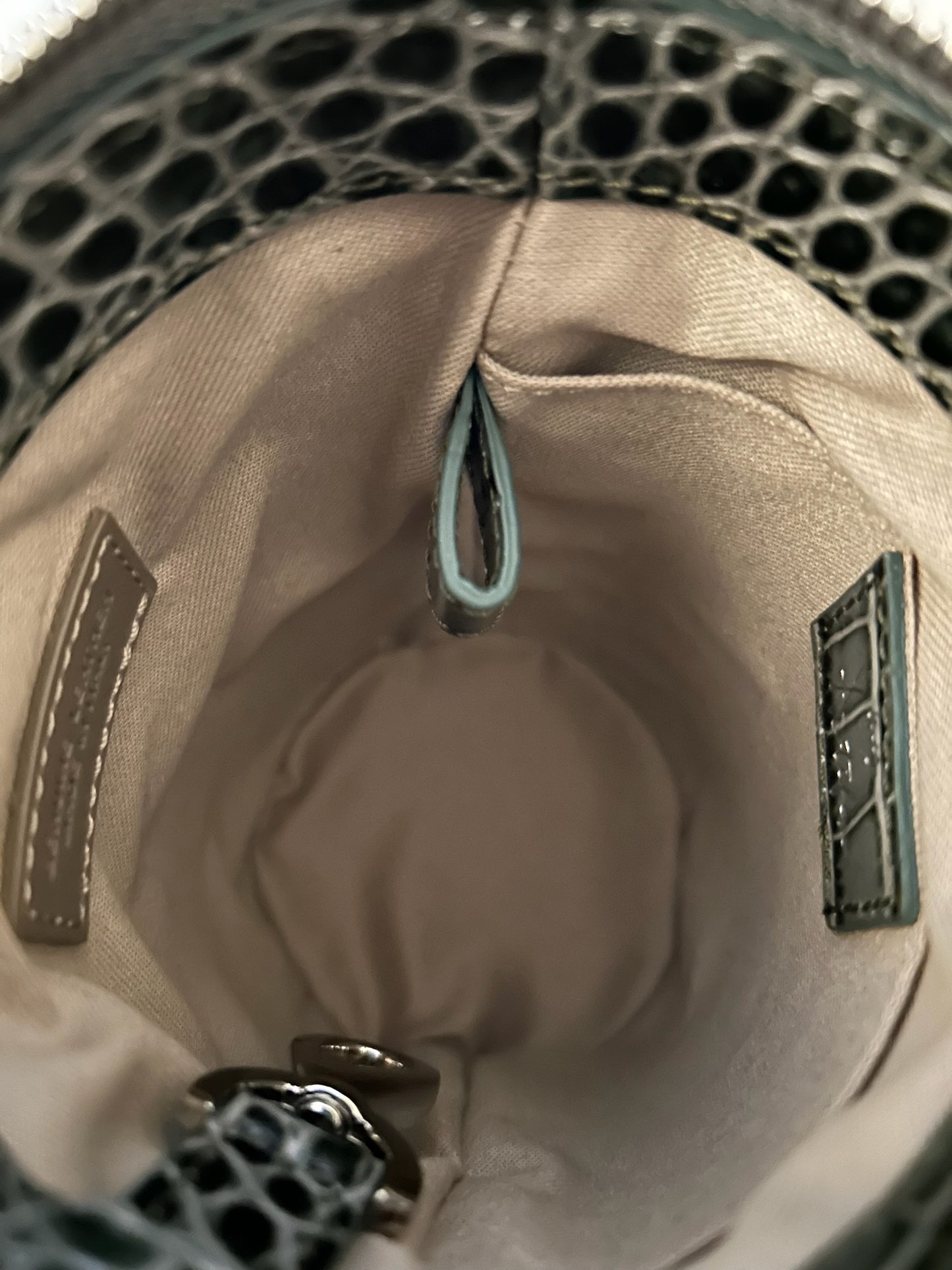 Fex bag 
— embossed leather —
— green —